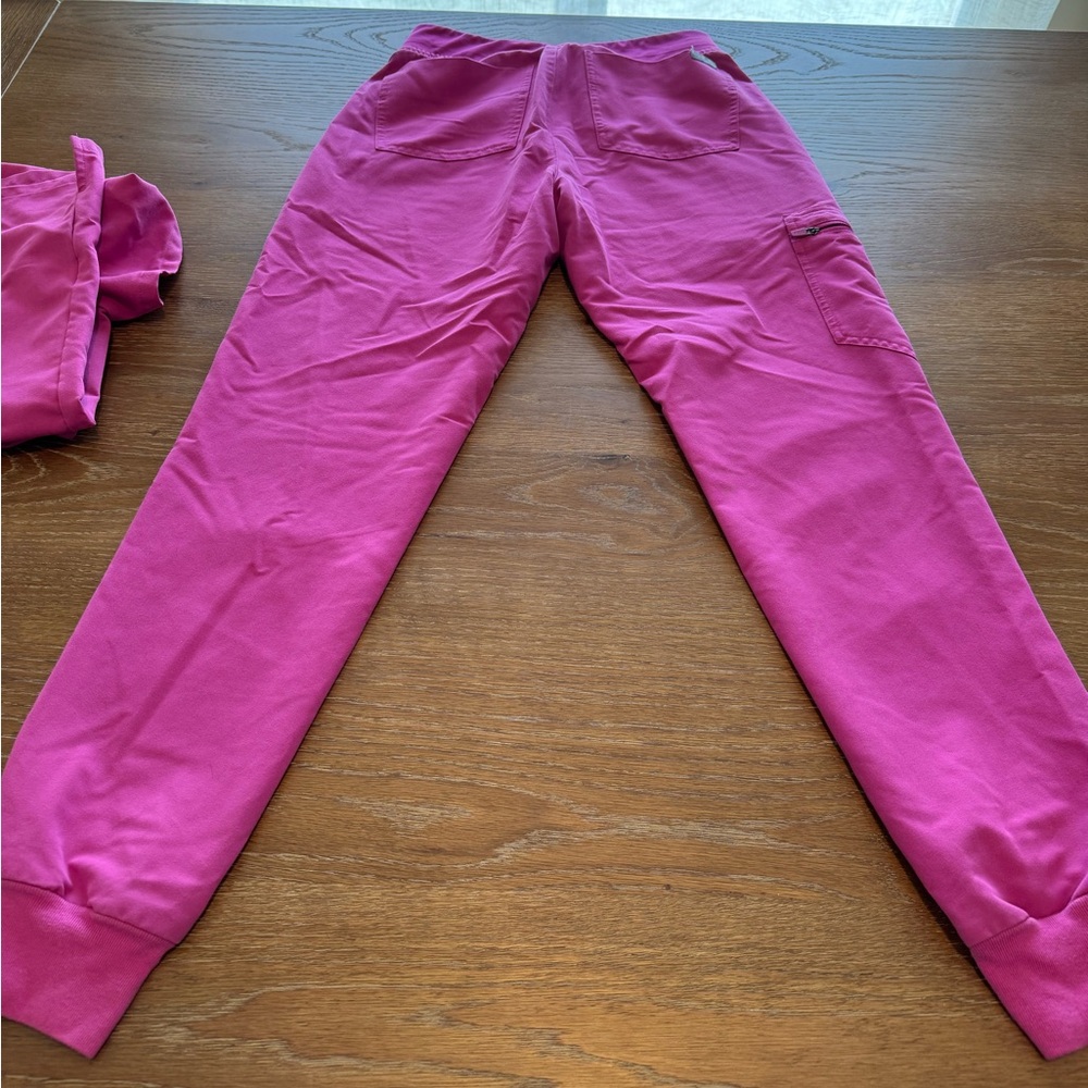 FIGS Zamora Jogger Scrub Pants in Electric Orchid